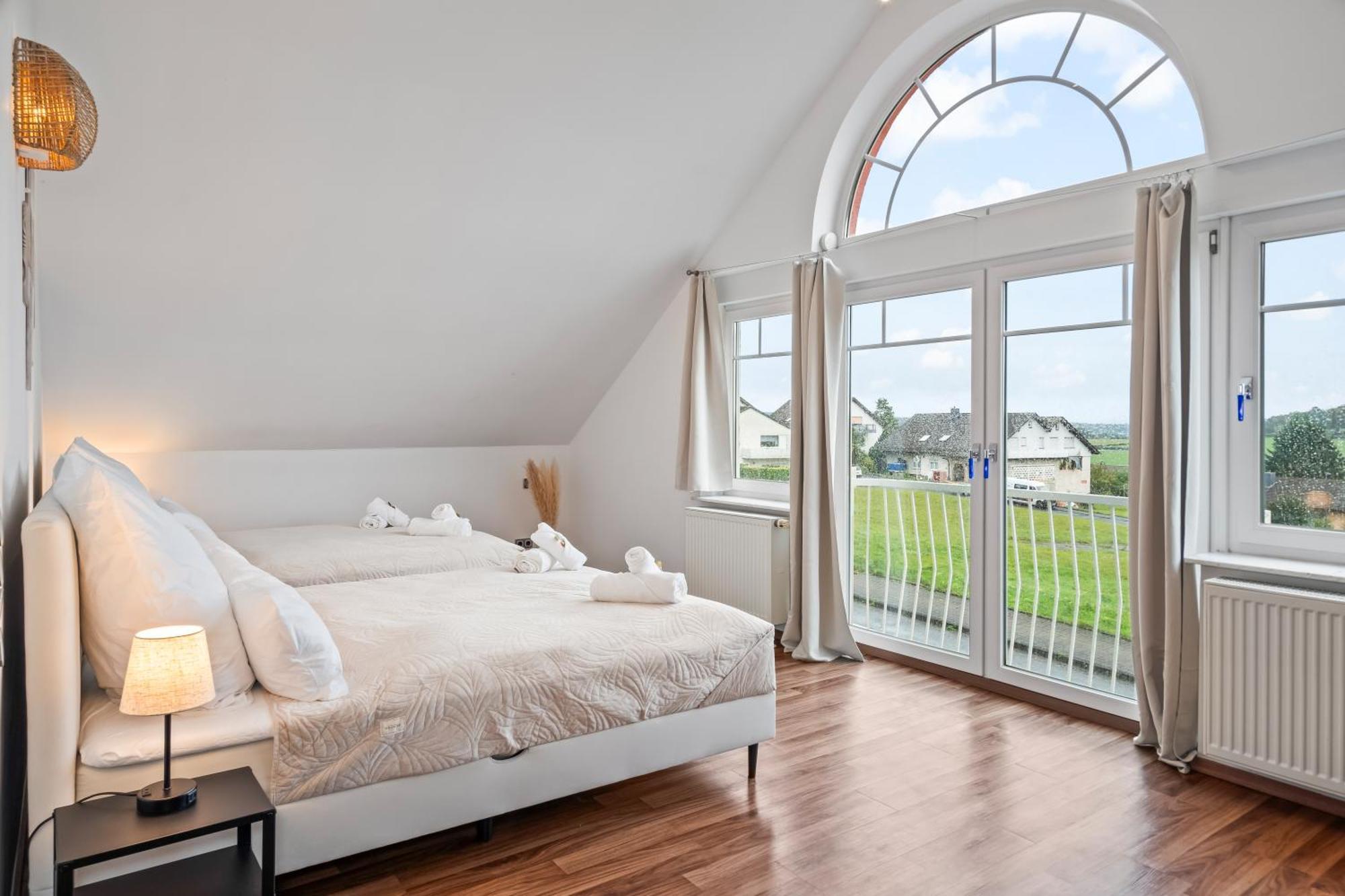 Stadtoase Fulda Mit Flair - Whirlpool, Balkon, 2Xparkplaetze, Highspeed Wlan Dış mekan fotoğraf