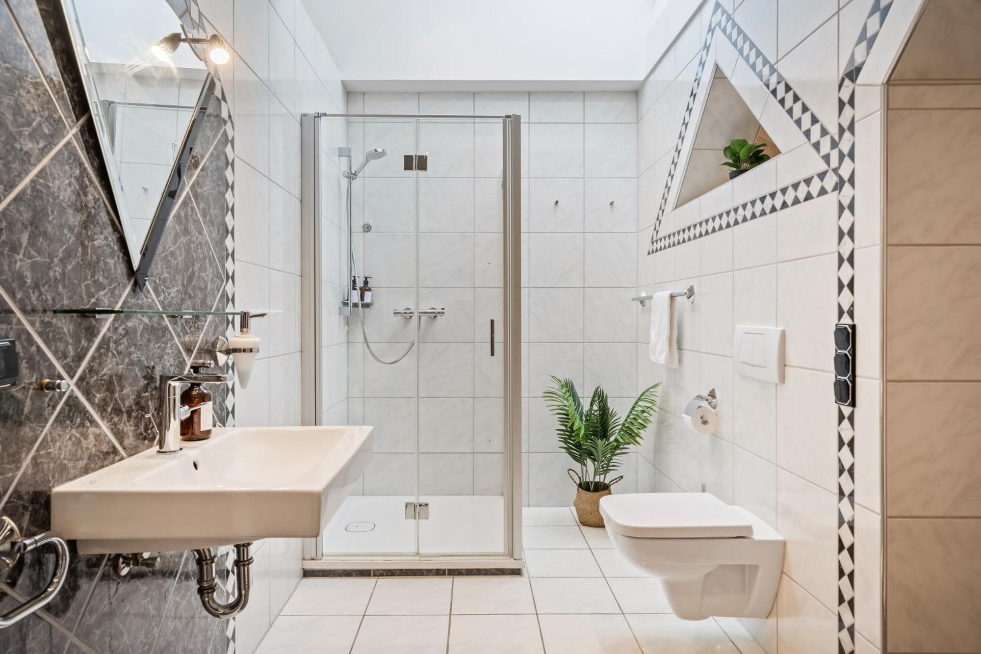 Stadtoase Fulda Mit Flair - Whirlpool, Balkon, 2Xparkplaetze, Highspeed Wlan Dış mekan fotoğraf