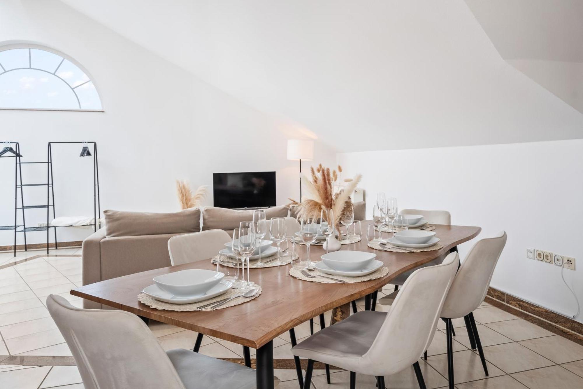 Stadtoase Fulda Mit Flair - Whirlpool, Balkon, 2Xparkplaetze, Highspeed Wlan Dış mekan fotoğraf