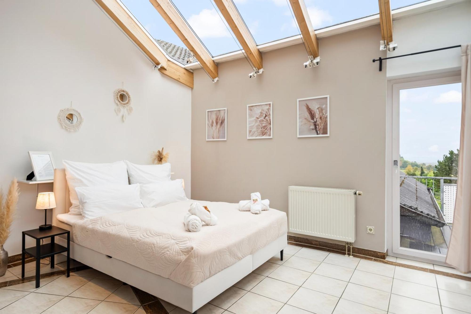 Stadtoase Fulda Mit Flair - Whirlpool, Balkon, 2Xparkplaetze, Highspeed Wlan Dış mekan fotoğraf